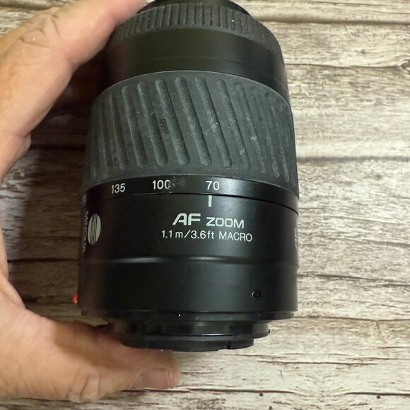 Minolta AF 70-210 Zoom Lens 1:4.5-5.6, 49, Great, 1 Lens Cap Front - Picture 3 of 11